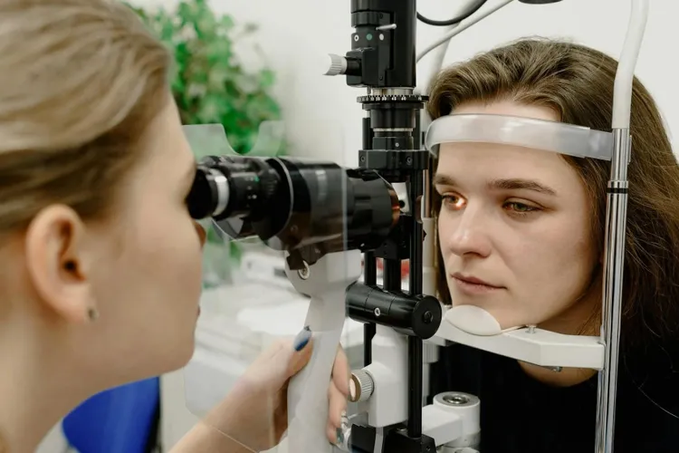 Cataracta, boală agravată de schimbările climatice (sursa: Pexels/Ksenia Chernaya)