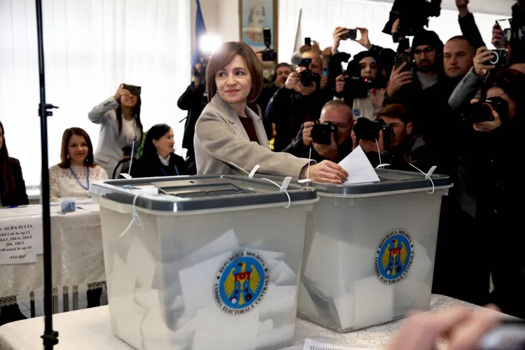 Republica Moldova, alegerile și referendumul, validate (sursa: Facebook/Maia Sandu)