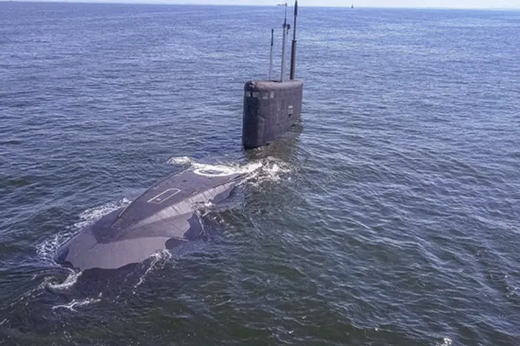 Rusia lansează rachete de pe submarinele din Marea Neagră Foto: hisutton.com