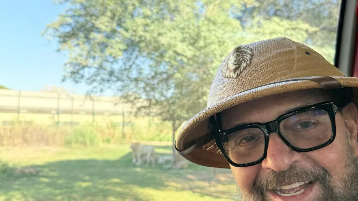 Piedone, cazat la hotelul lui Rușanu în ziua în care s-a prefăcut că-l controlează, a ras minibarul Foto: Facebook