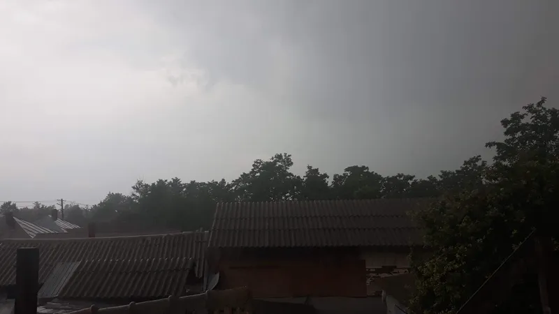 Trei minori au ucis un bătrân (sursa: Facebook/Meteo Buzau Original)