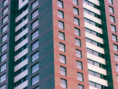 Au plătit zeci de mii de euro pentru apartamente pe care nu le pot intabula: soluția rămasă cumpărătorilor