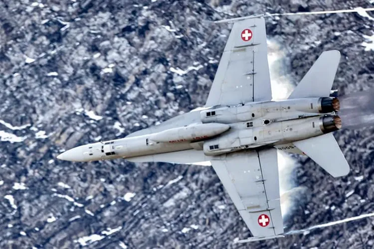 Putin a reușit să-i convingă și pe elvețieni să strângă cooperarea cu NATO Foto: Facebook Forțele armate elvețiene