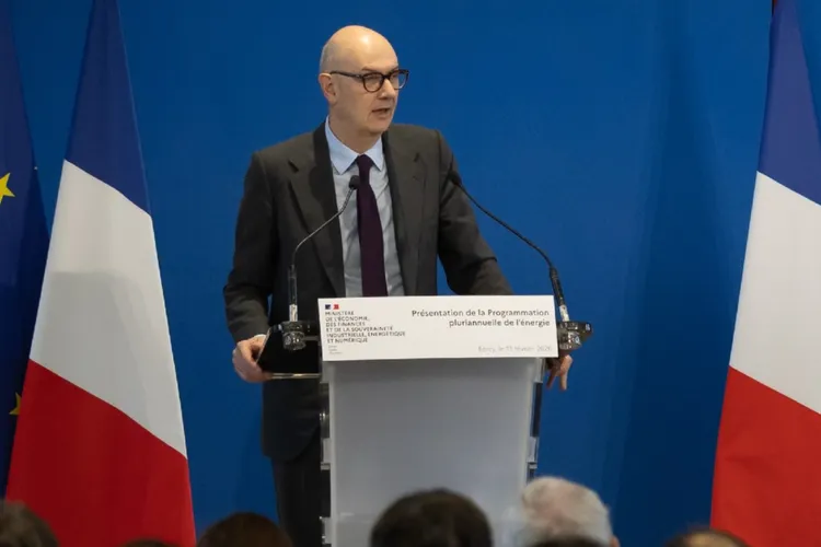 Franța cere verificarea profitului rafinăriilor (sursa: Facebook/Roland Lescure)