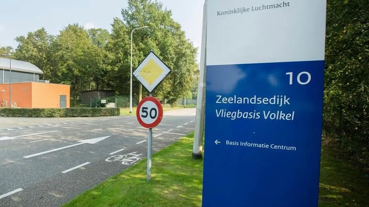 Bază militară olandeză, survolată de drone (sursa: X/Ruben Brekelmans)