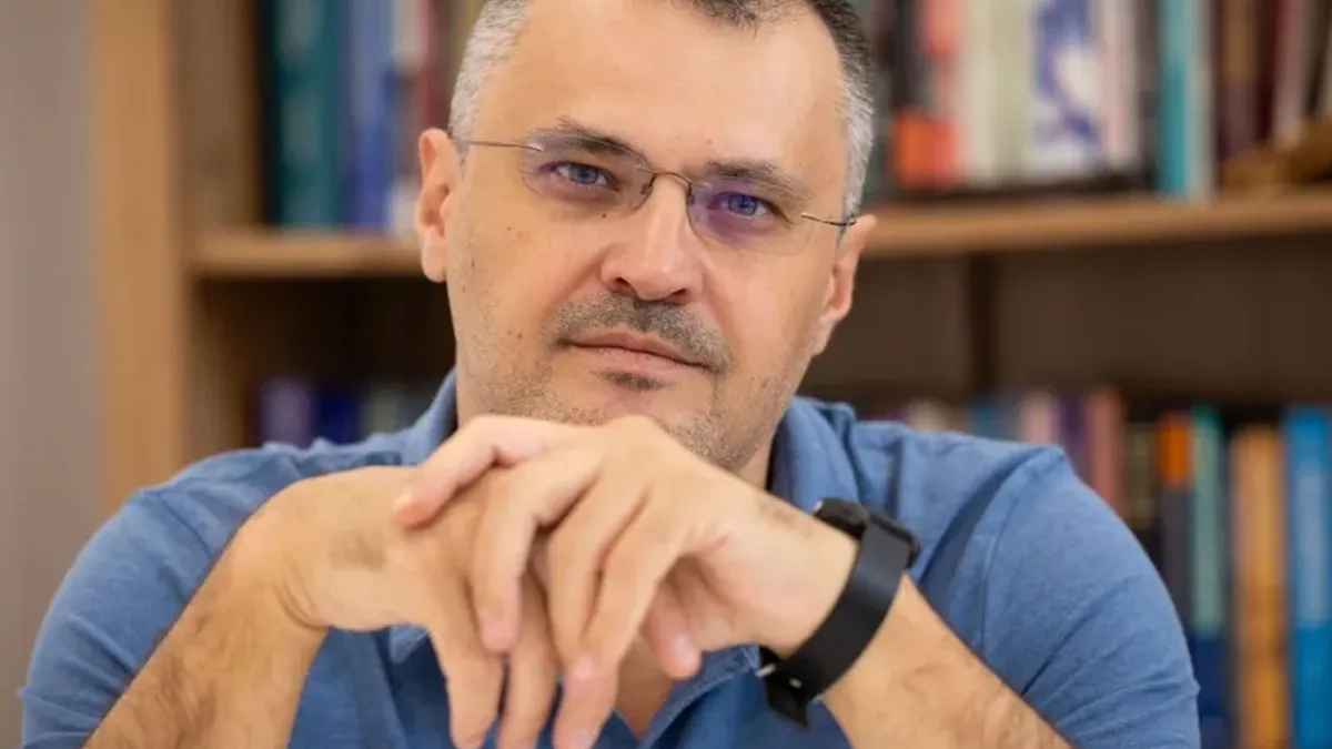 Cristian Ghinea face predicții la podcastul său