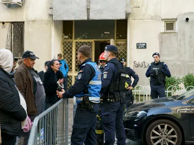 Jandarmi în zona exploziei din Rahova (sursa: Inquam Photos/Tudor Pana)