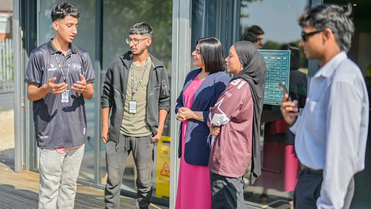 Guvernul britanic, măsuri pentru limitarea imigrației (sursa: Facebook/Shabana Mahmood)