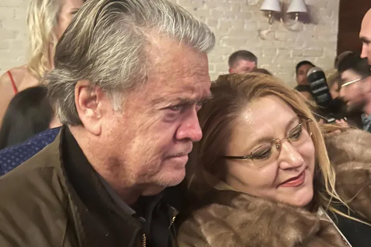 Șoșoacă i-a scris lui Donald Trump: acuză BEC și CCR că au distrus democrația și anunță că-și va depune iar candidatura la prezidențiale