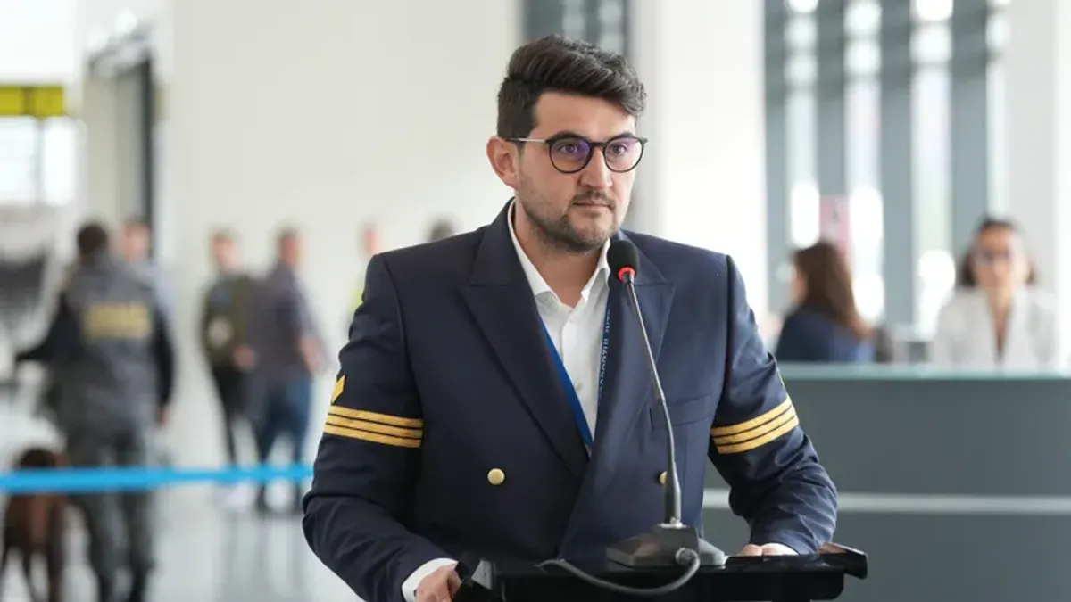 Cumnatul Olguței Vasilescu, șef peste aeroport subvenționat, salariu cu 40% peste Bolojan Foto: Facebook