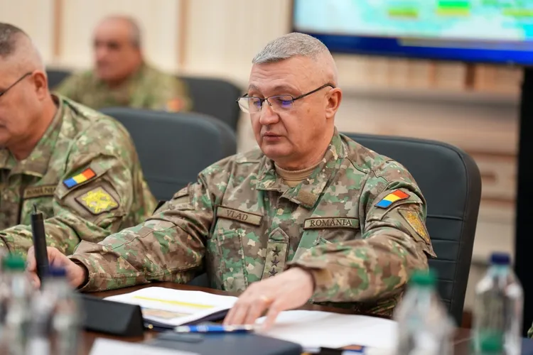 Șeful Statului Major al Apărării, generalul Gheorghiță Vlad, blocat în luptele cu tancuri (sursa: Facebook/Șeful Statului Major al Apărării)