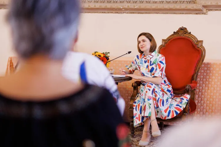 Alegerile parlamentare care pot băga Moldova în UE, fără câștigător clar, arată un sondaj
