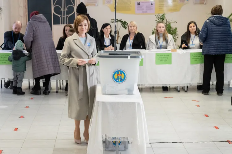 Prezență masivă la vot în Moldova (sursa: Facebook/Maia Sandu)