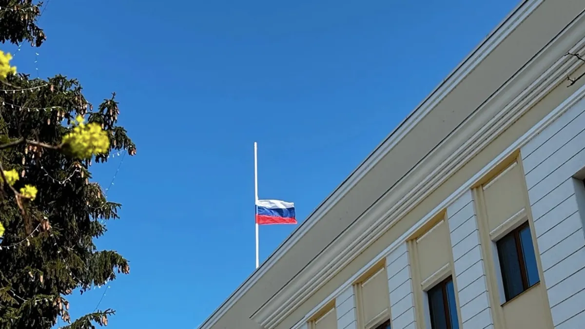 Șpăgarul spațiilor din Otopeni, escroc spion (sursa: Facebook/Ambasada Rusiei în România)