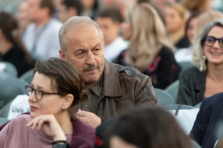 Dîncu distruge proiectul legii educației Foto: Facebook