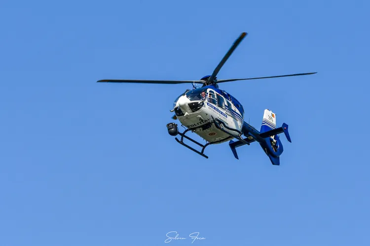Elicoptere ale Poliției monitorizează drumurile naționale (sursa: Facebook/Silviu Foca Photography Art) 5m