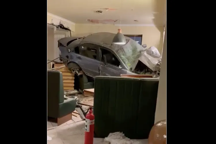 A zburat cu mașina într-un restaurant (sursa: IPJ Cluj)