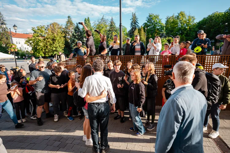 Imagini virale cu Nicușor Dan pe paginile liderilor UDMR Foto: Facebook Tamas Sandor