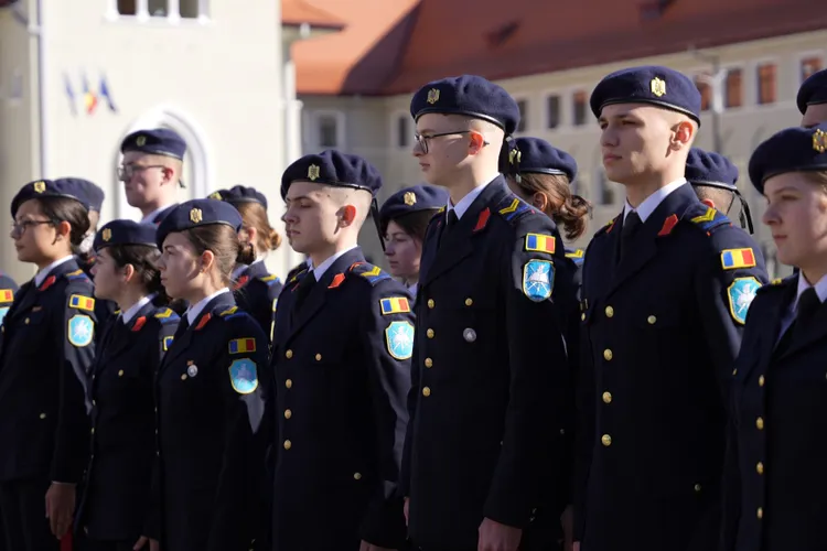 Cu cât țările mai bogate, cu atât mai puțin sunt tinerii dornici înroleze Foto: Ministerul Apărării
