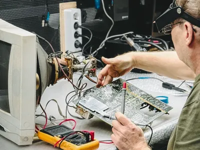 Ți s-a stricat telefonul sau mașina de spălat? Primești bani sau vouchere să le duci la reparat, a decis UE