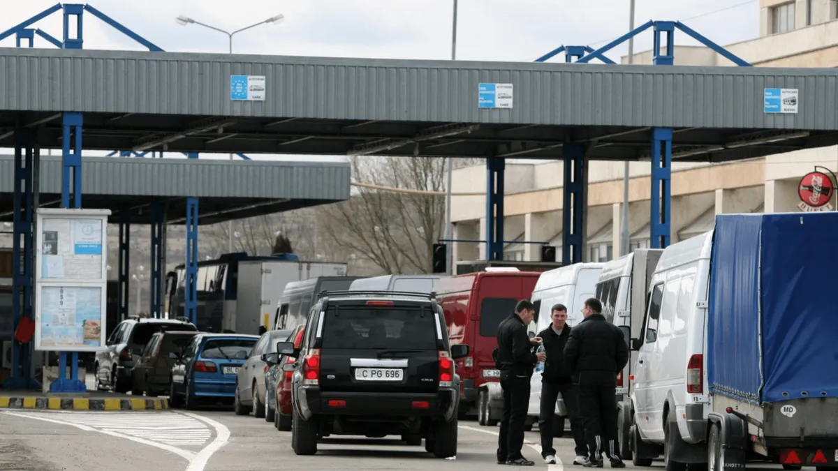 Coadă de mașini în vama Albița