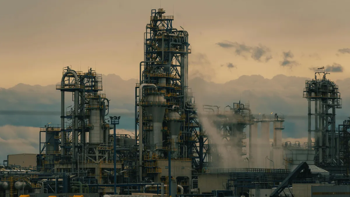 Producția de țiței, în declin accentuat (sursa: Pexels/Michael Pointner)