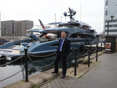 Încă un oligarh rus rămâne fără yacht-ul său (sursa: Twitter/@grantshapps