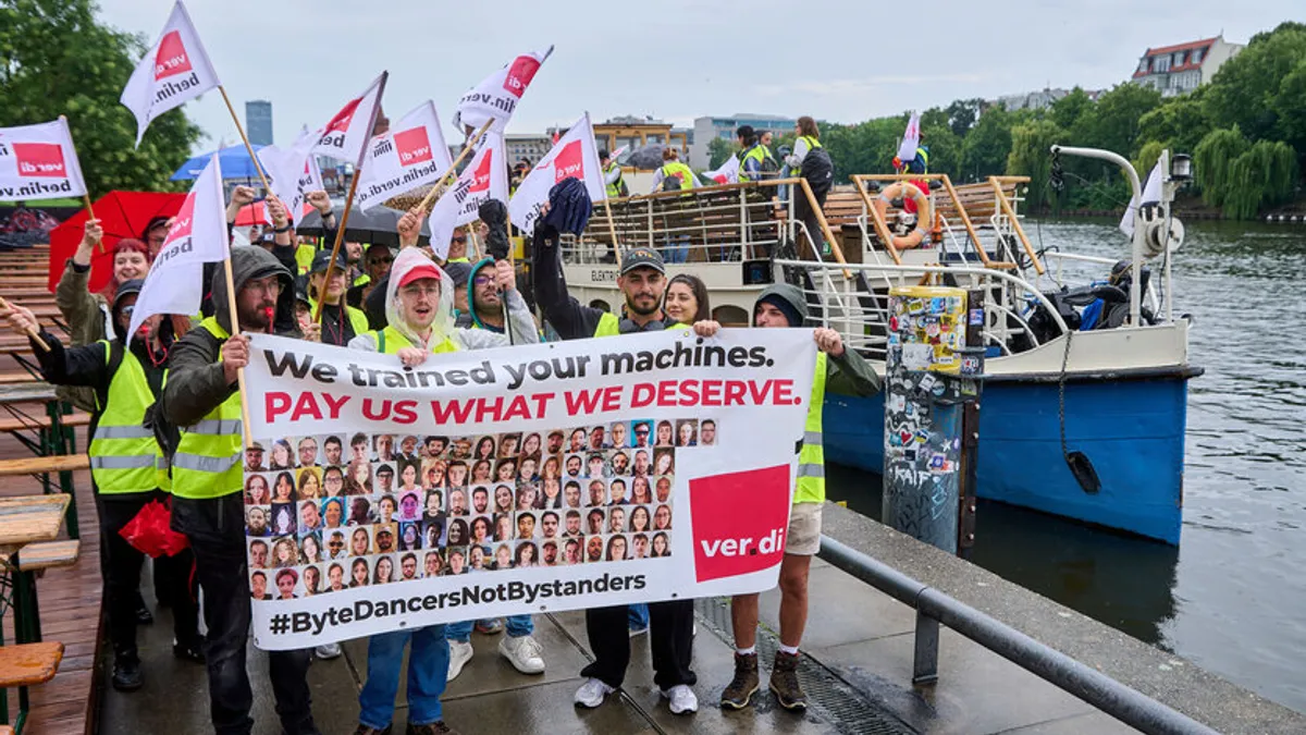 Angajații TikTok din Berlin, în grevă (sursa: taz.de)