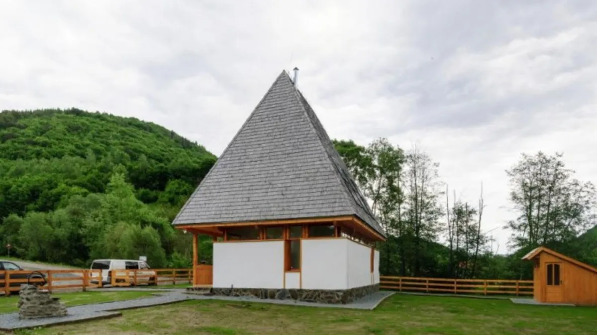 Elevi mutați într-un refugiu turistic (Apuseni) (sursa: parteneriatefinantari.ro/)