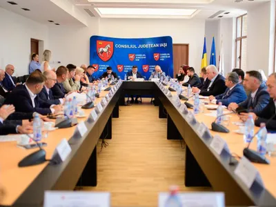 Legea care a speriat administrațiile locale: consilierii au crezut că trebuie să aleagă între mandat și salariul de la stat