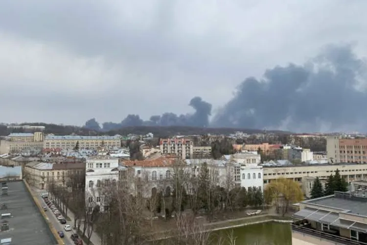 Explozii puternice la Lvov (vestul Ucrainei) (sursa: BBC)
