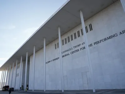 Trump își leagă numele de Centrul Kennedy (sursa: Facebook/The White House)