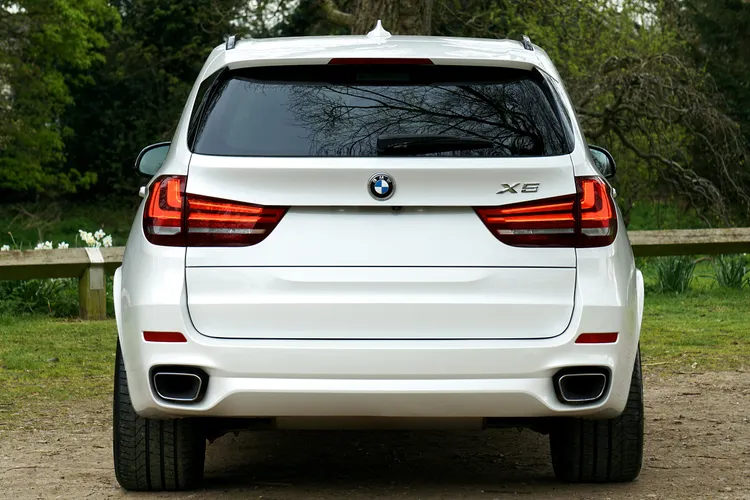 Cheia inteligentă demască un furt înscenat (sursa: Pexels/Mike Bird)