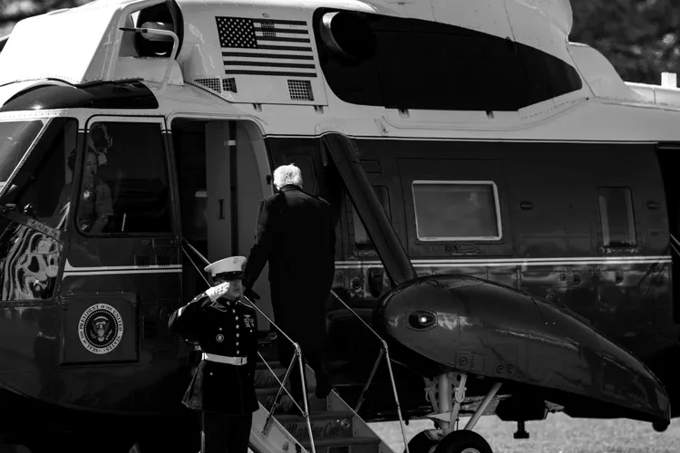 Trump amenință aliații și suspendă Jones Act (sursa: Facebook/The White House)