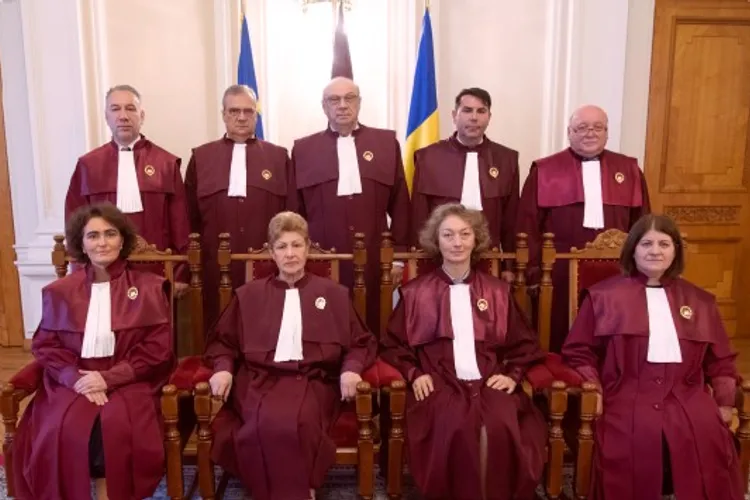 CCR a respins legea prin care se tăiau pensiile speciale Foto: CCR