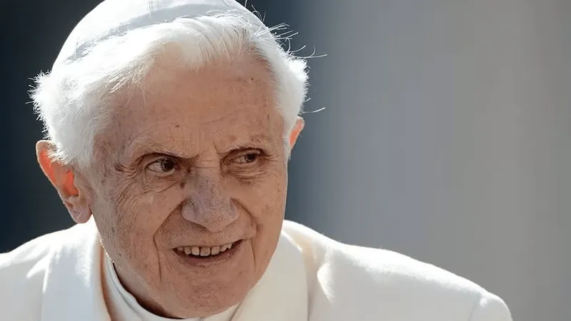 Papa emerit Benedict XVI a murit (sursa: BBC)