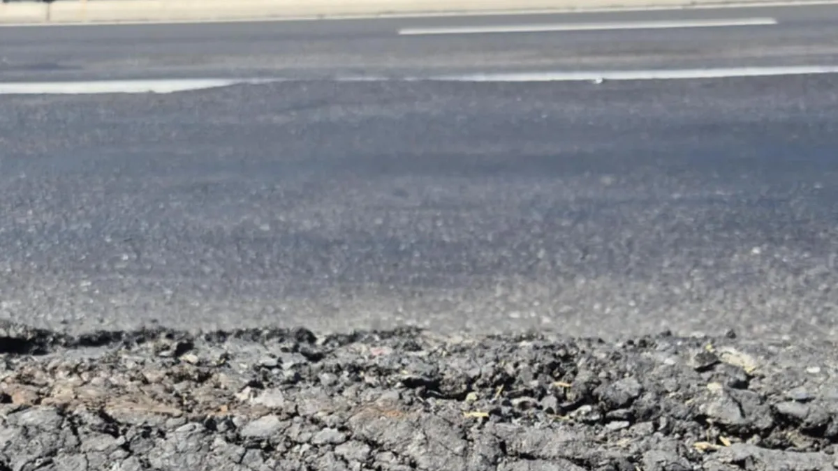 Asfalt denivelat pe A0 după inaugurare (sursa: Facebook/Catalin Deacu)