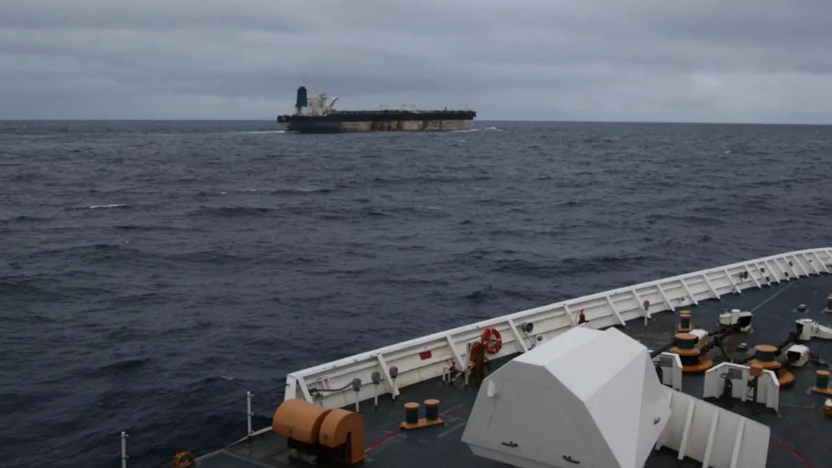 Petrolier rusesc capturat de SUA, cu sprijin britanic (sursa: US European Command)