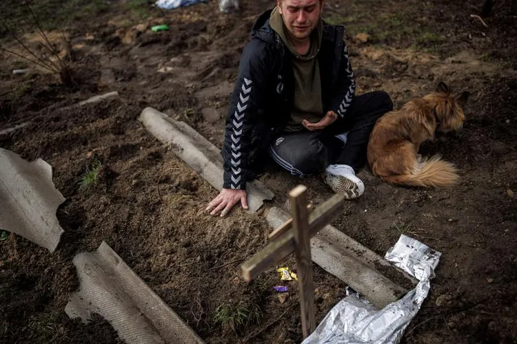 Zeci de mii morți în Mariupol (sursa: Reuters)