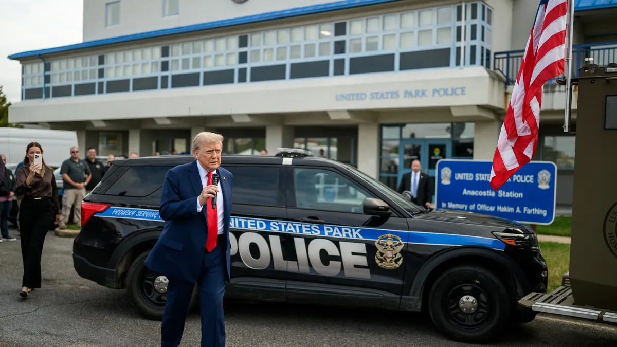 Mulți americani vor dictatură, crede Trump (sursa: Facebook/The White House)