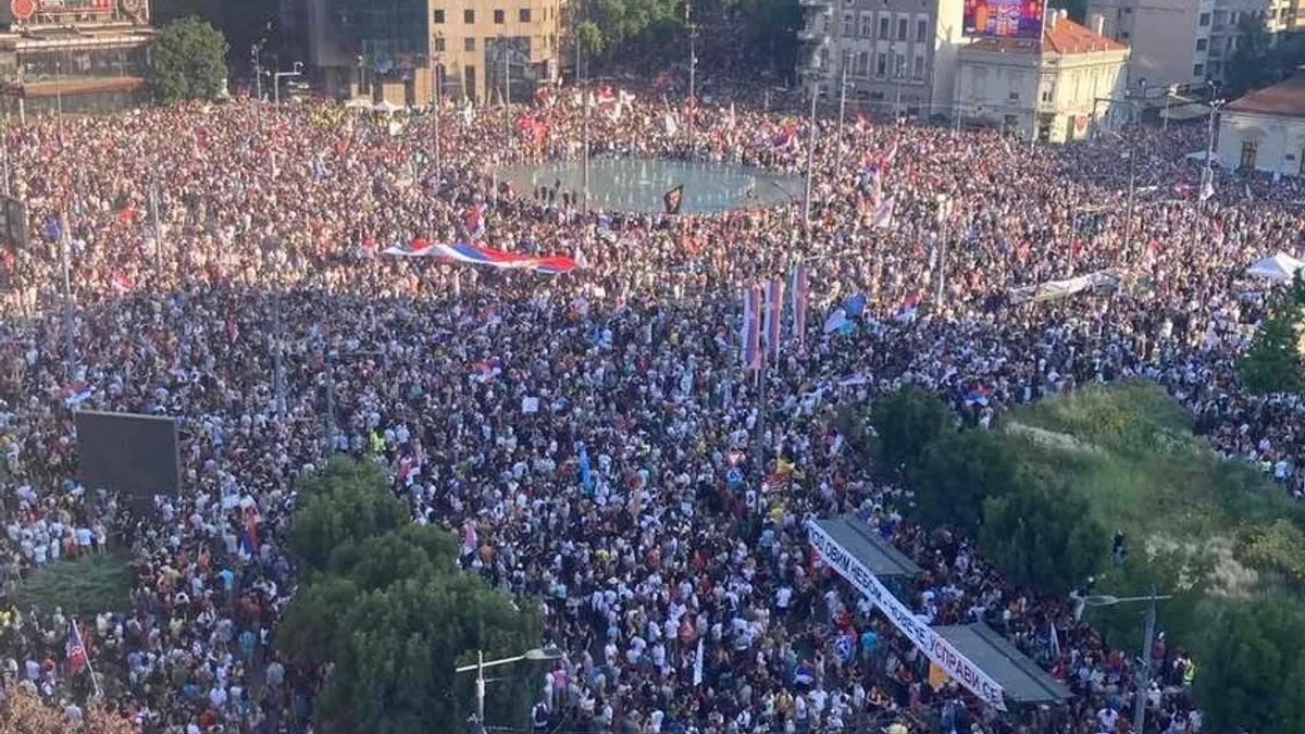 Serbia, protest masiv pentru alegeri anticipate (sursa: X/whatever)
