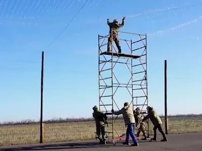 Un sat de pescari bretoni îi ajută pe ucraineni să captureze dronele rusești Foto: Captură video
