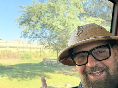 Piedone, cazat la hotelul lui Rușanu în ziua în care s-a prefăcut că-l controlează, a ras minibarul Foto: Facebook