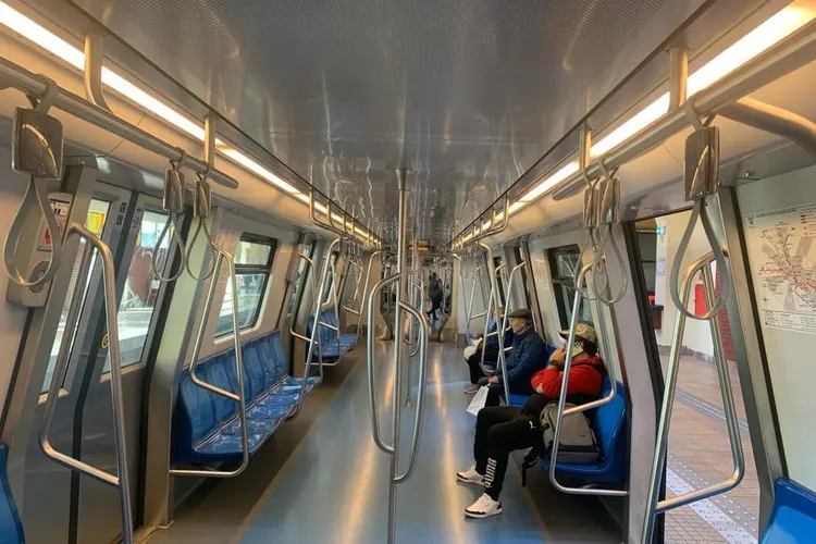 Șoferii de la Metrorex și funcționarii care lucrează la etajul IX iau spor de subteran Foto: Facebook Metrorex