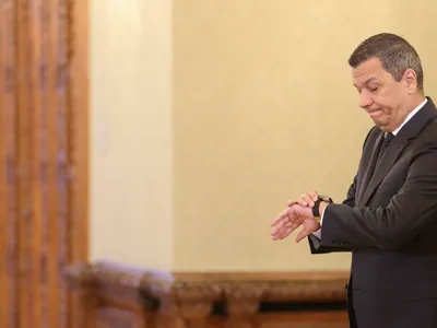 Grindeanu amenință presa cu plângeri penale după anunțul Fitch privind riscul retrogrădării României la junk, dacă instabilitatea politică mai continuă