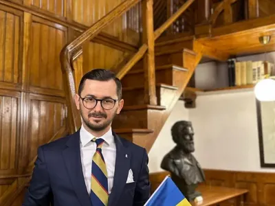 Bolojan explică de ce s-a supărat pe el penelistul Popescu de la ANCOM: n-a dat 200.000 de euro pe promovare în Qatar