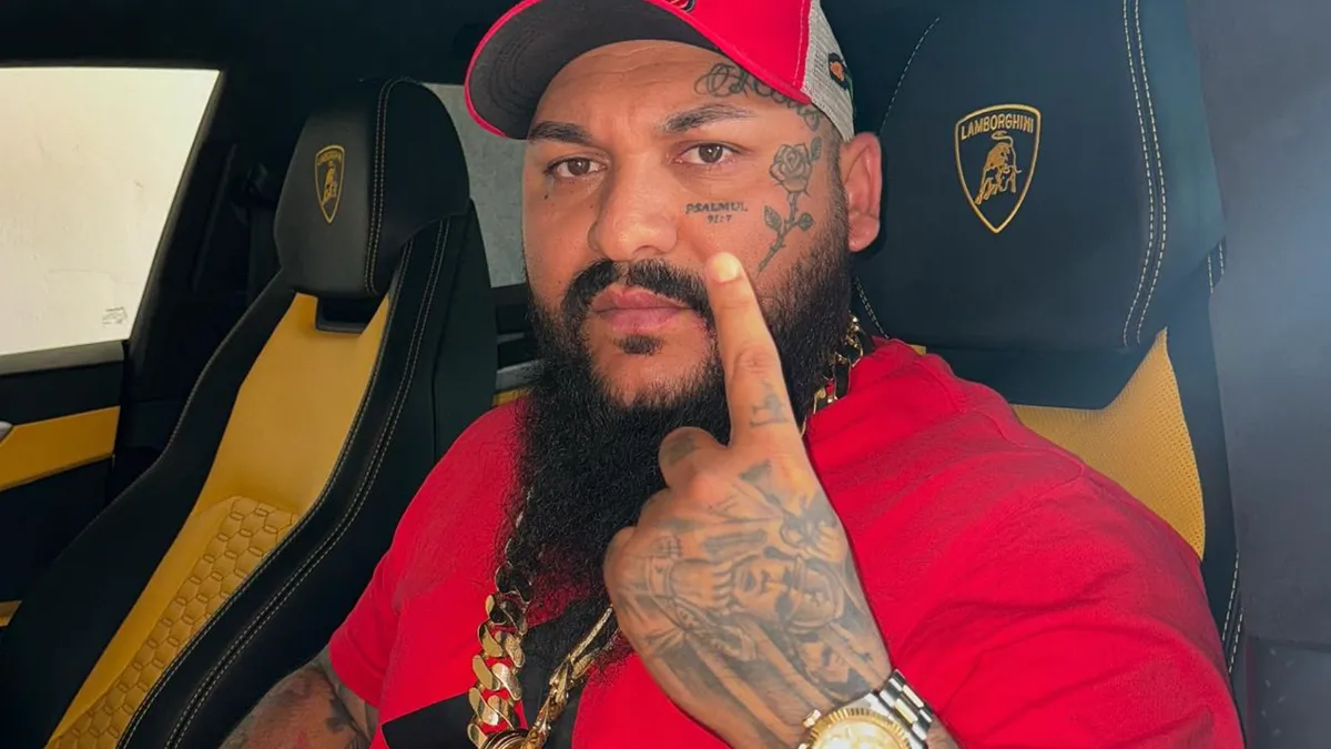 Manelistul Dani Mocanu promovează live Rusia (sursa: Facebook/Dani Mocanu)