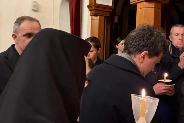 Nicușor Dan, la slujba de la Mănăstirea Cornu (sursa: Facebook/Virgiliu-Daniel Nanu)