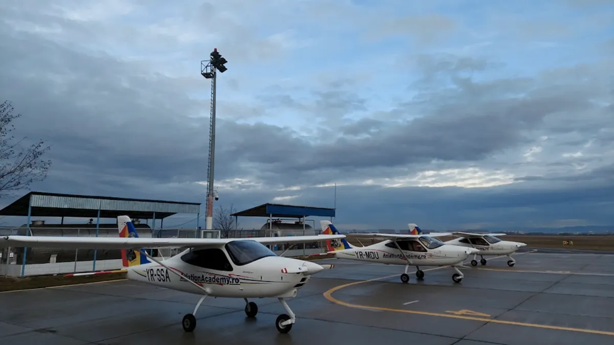 Tăriceanu, Cășuneanu - zboruri investigate de DNA (sursa: Facebook/Școala Superioară de Aviație)