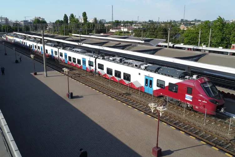 Guvernul pompează, pe șest, bani în CFR Călători, CFR, Tarom și companii din industria de Apărare Foto: Facebook CFR Calatori